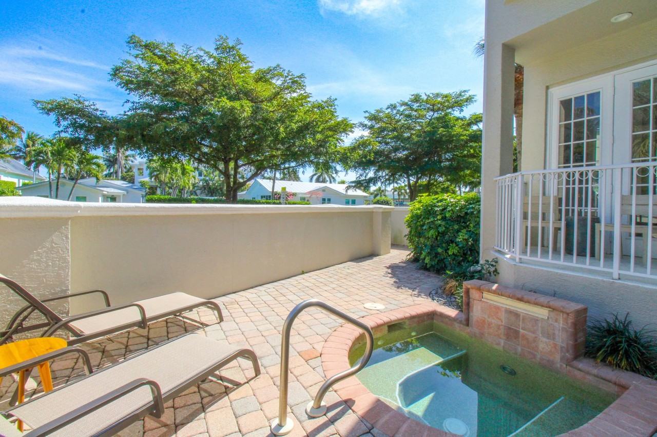 453 8th Ave S #106 - Photo 4 of 50