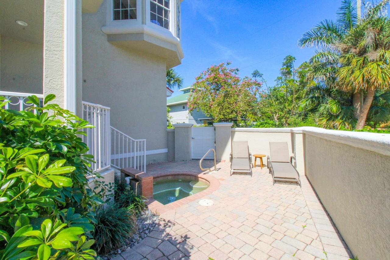 453 8th Ave S #106 - Photo 5 of 50