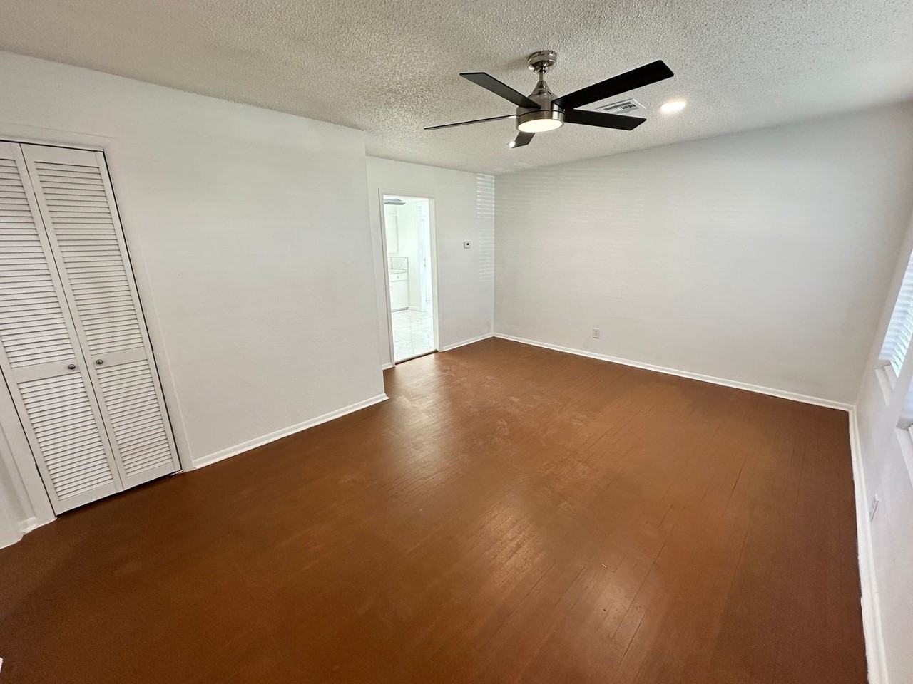 4408 Nw 32nd St - Photo 2 of 13