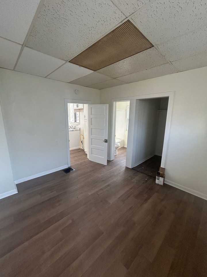 1231 W 5th St - Photo 2 of 19