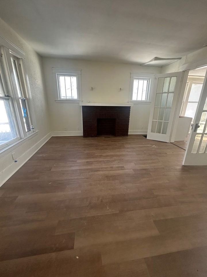 1231 W 5th St - Photo 3 of 19