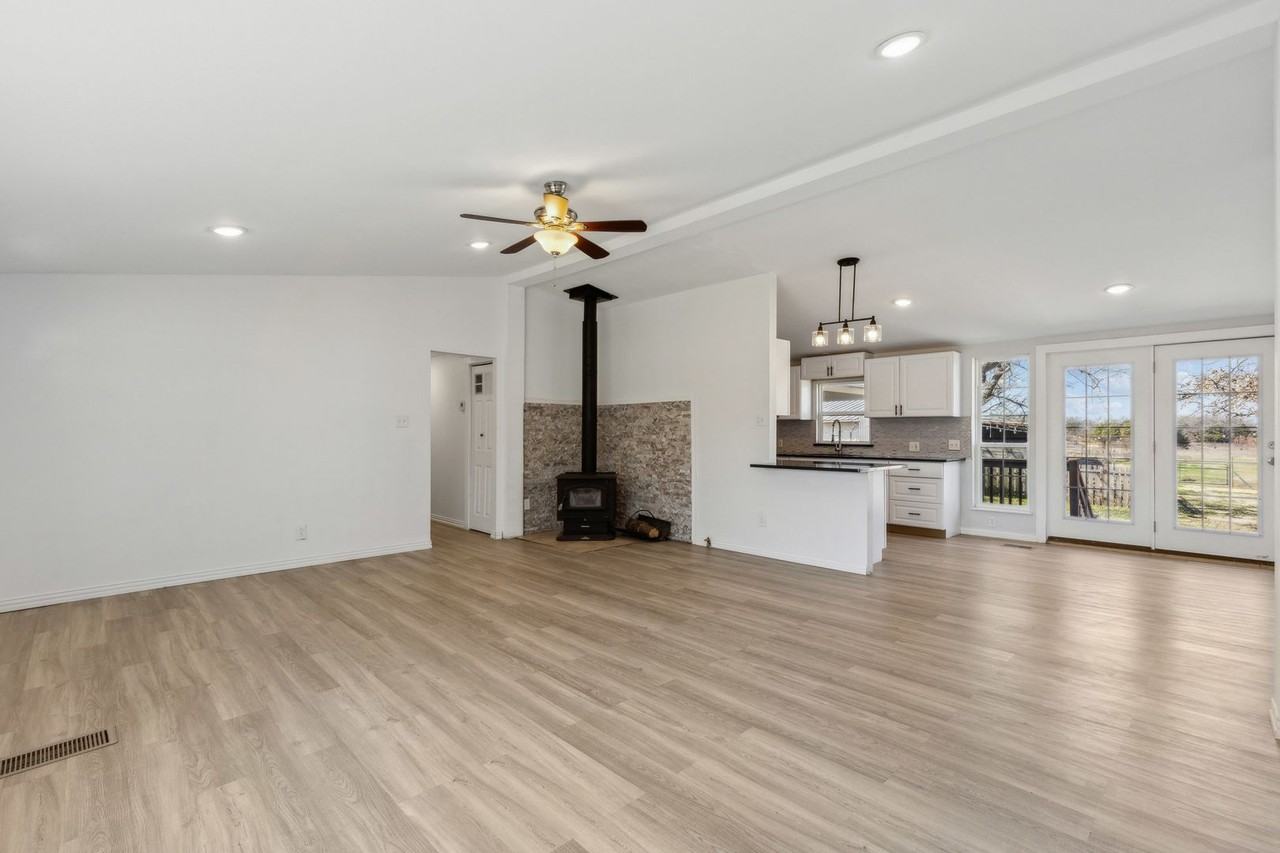 3217 E Fm 916 - Photo 2 of 48