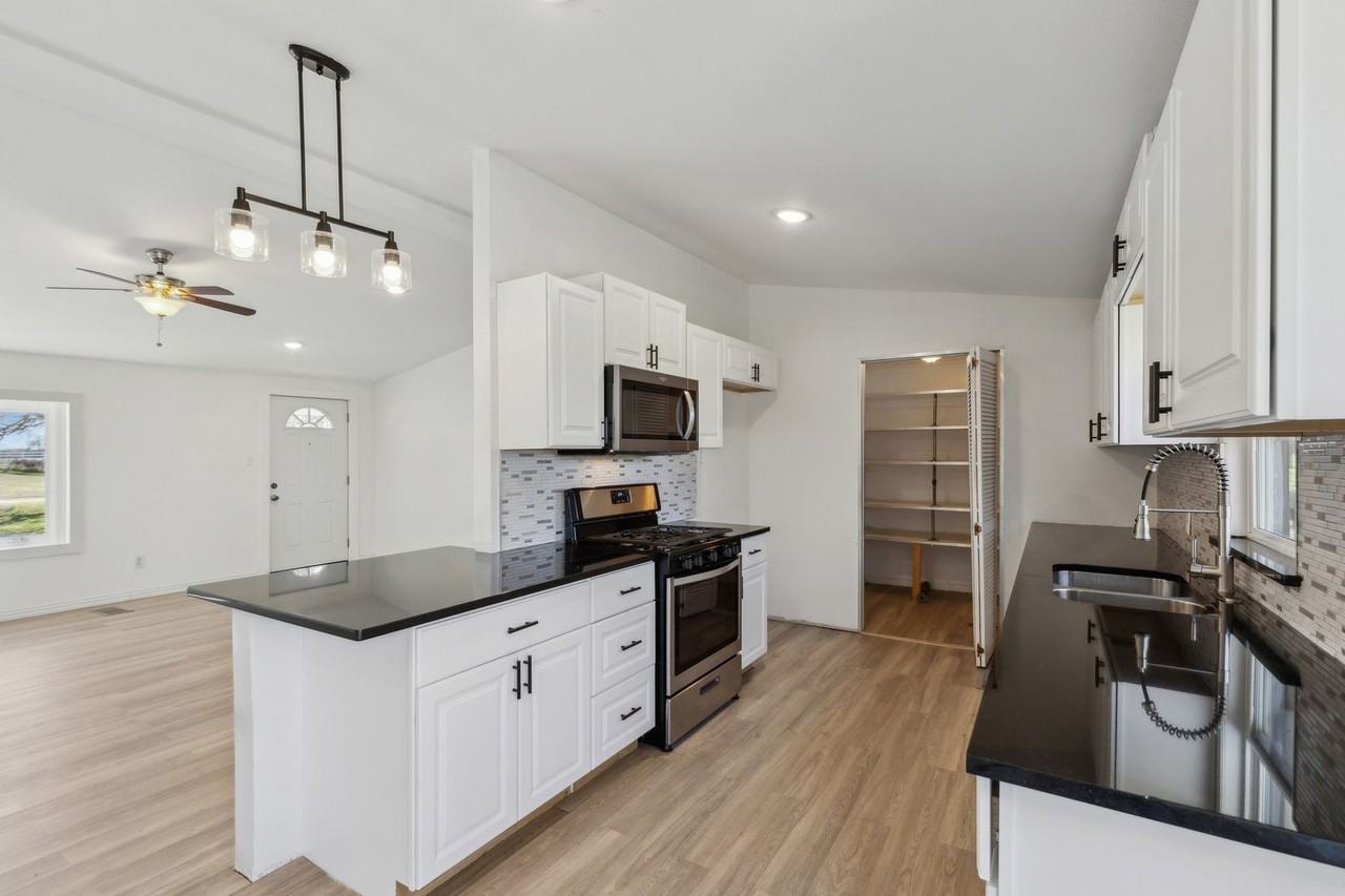 3217 E Fm 916 - Photo 3 of 48