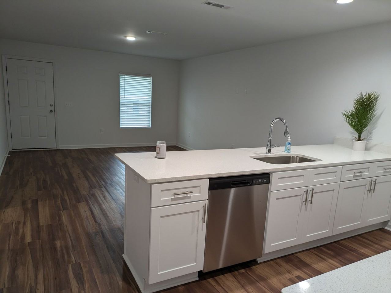 210 Charleston Dr - Photo 3 of 15