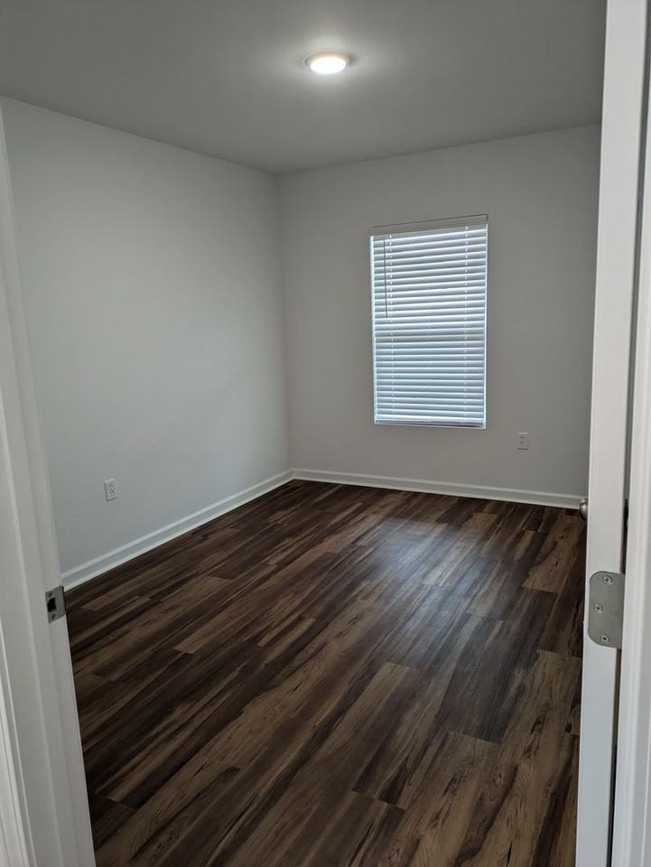 210 Charleston Dr - Photo 6 of 15
