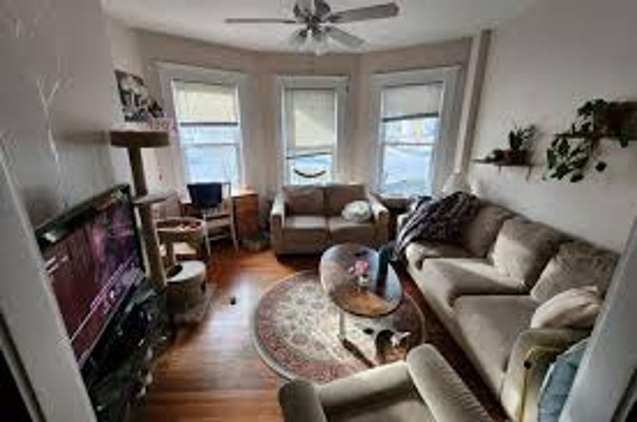 137 Brooks St - Photo 3 of 13