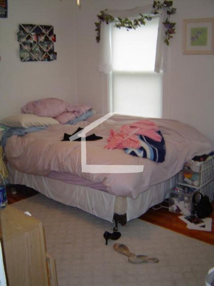 137 Brooks St - Photo 7 of 13