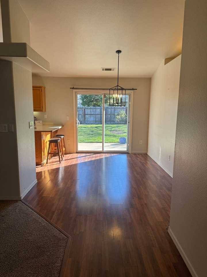 809 Fountain Cir - Photo 3 of 17