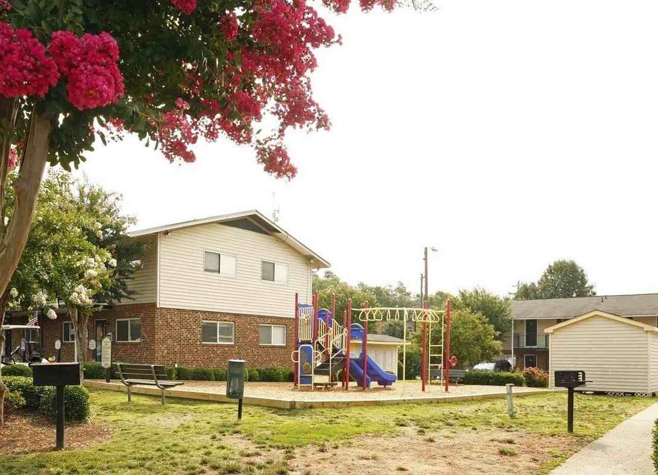 Rolling Hills Apartments - Photo 4 of 7