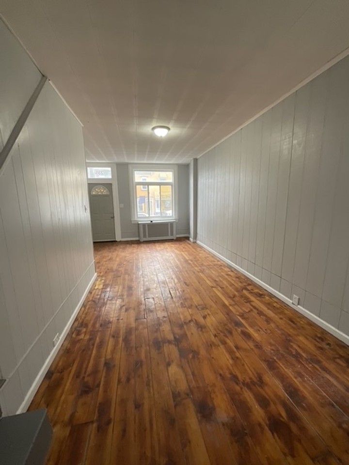 235 Chestnut St - Photo 3 of 17