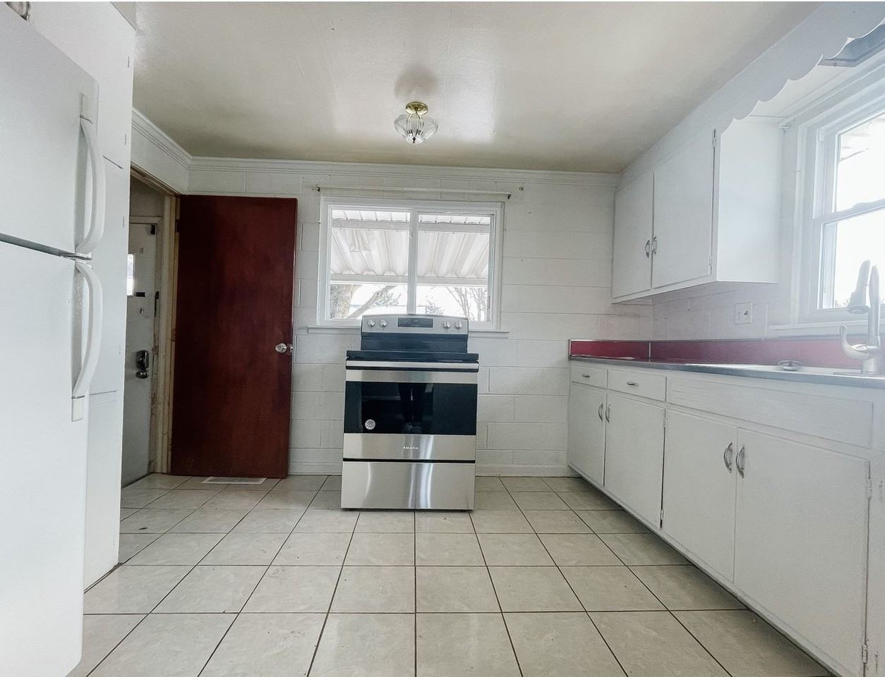 1126 S 22nd St - Photo 3 of 12