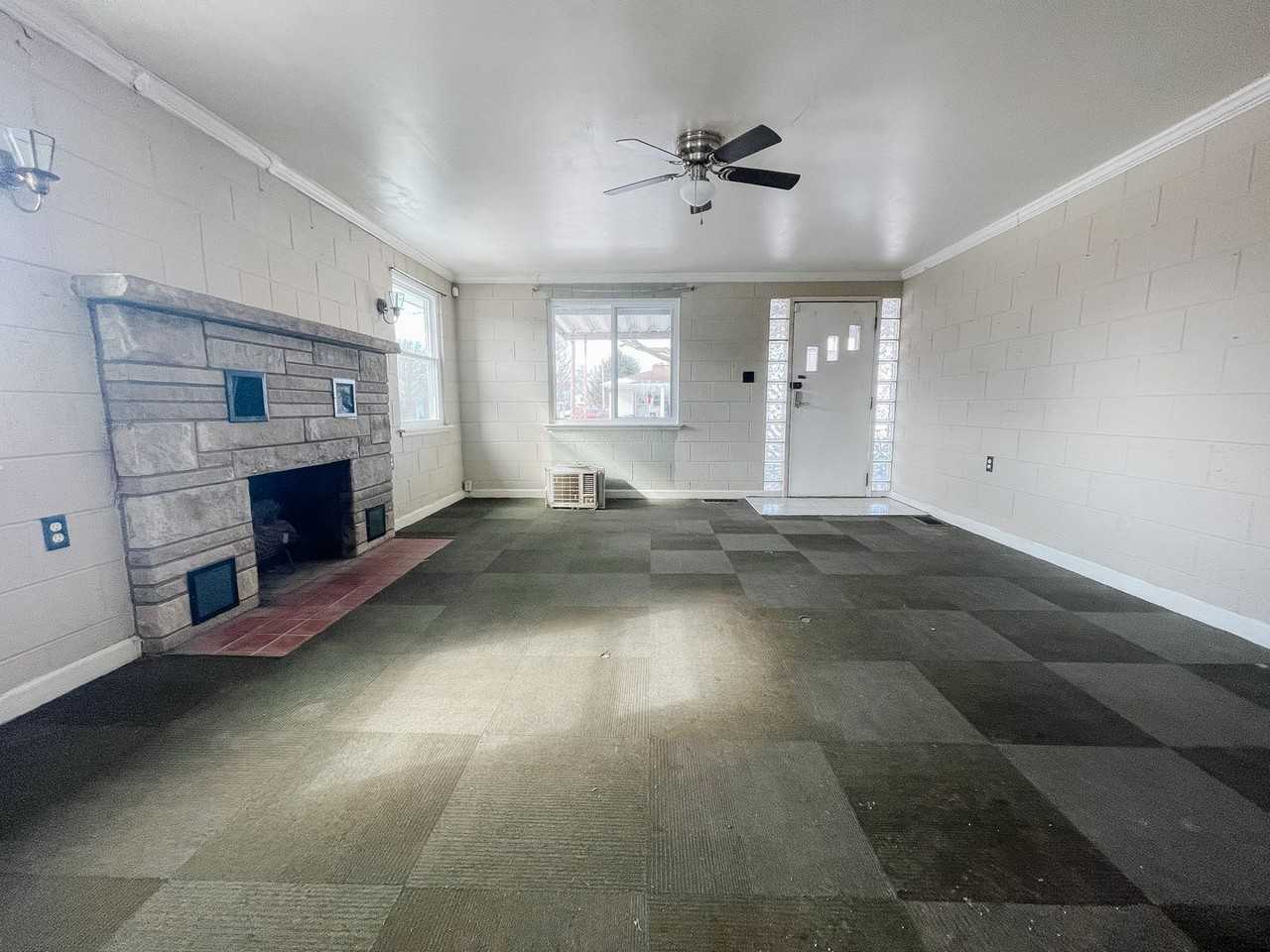 1126 S 22nd St - Photo 7 of 12