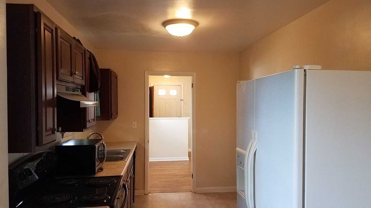 607 Ferry Rd - Photo 4 of 7