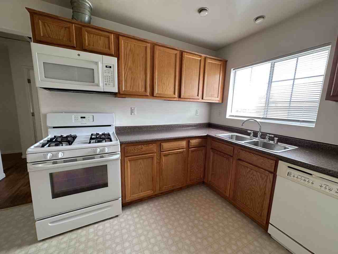 1093 Johns Rd - Photo 3 of 7