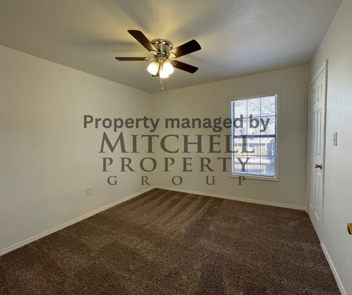 1209 Sw 20th Ave - Photo 6 of 8