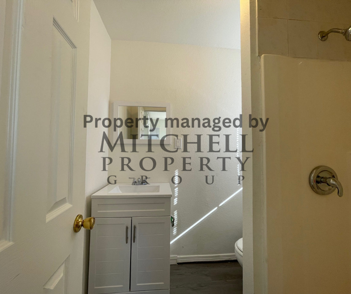 1209 Sw 20th Ave - Photo 7 of 8