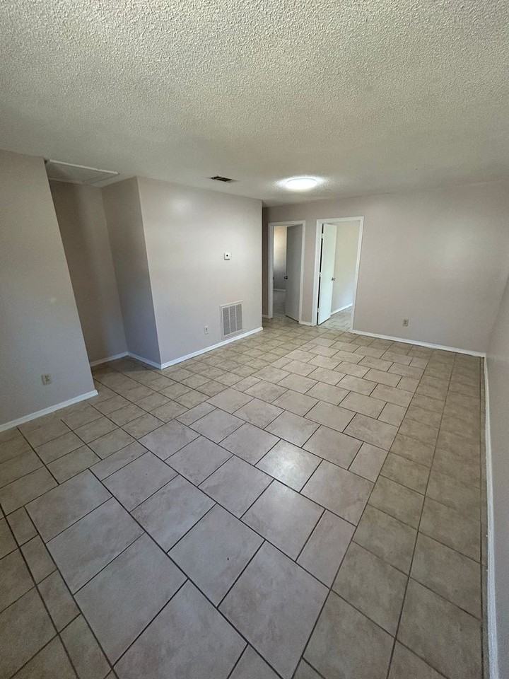 150 Bennett Cir - Photo 2 of 7
