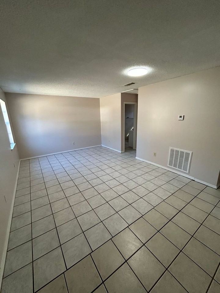 156 Bennett Cir - Photo 2 of 7