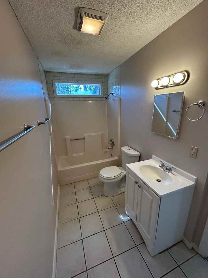 156 Bennett Cir - Photo 3 of 7