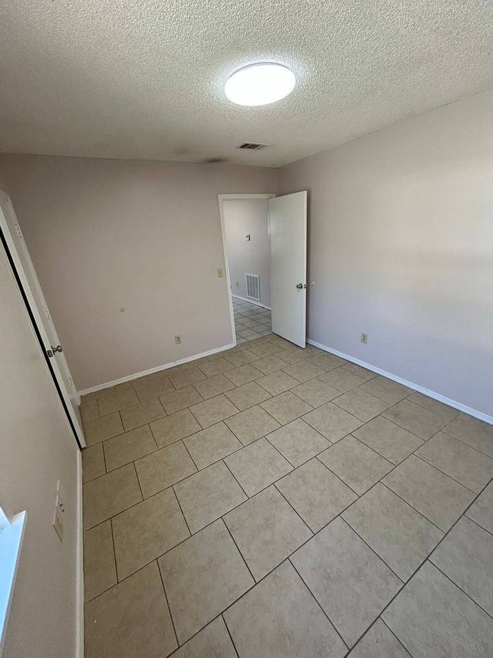 156 Bennett Cir - Photo 4 of 7