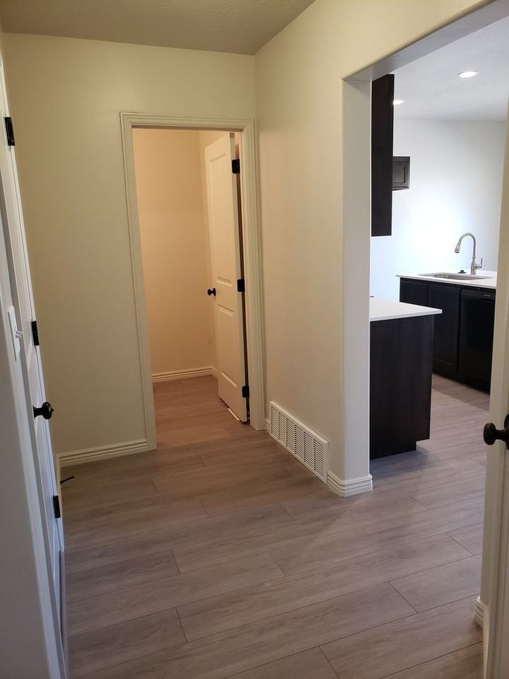 788 N 2560 E - Photo 5 of 50