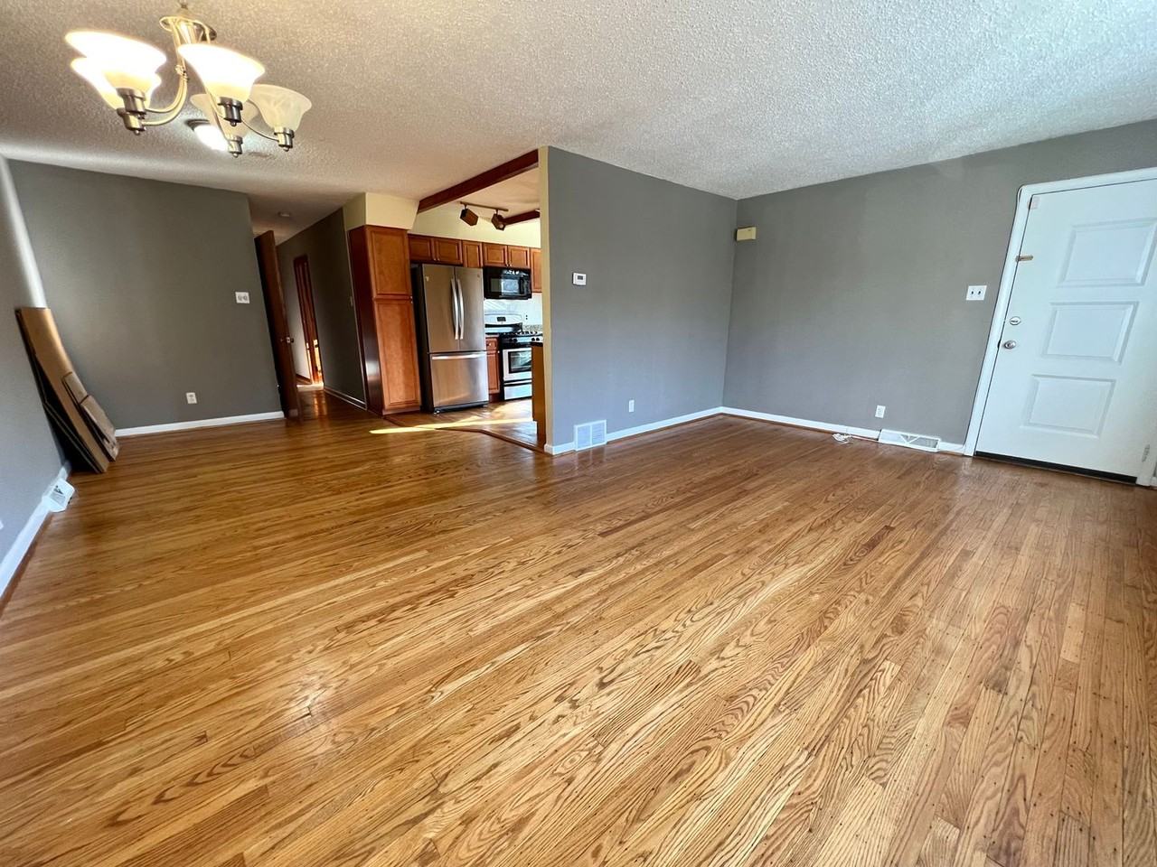 1417 Oakmont St - Photo 3 of 16