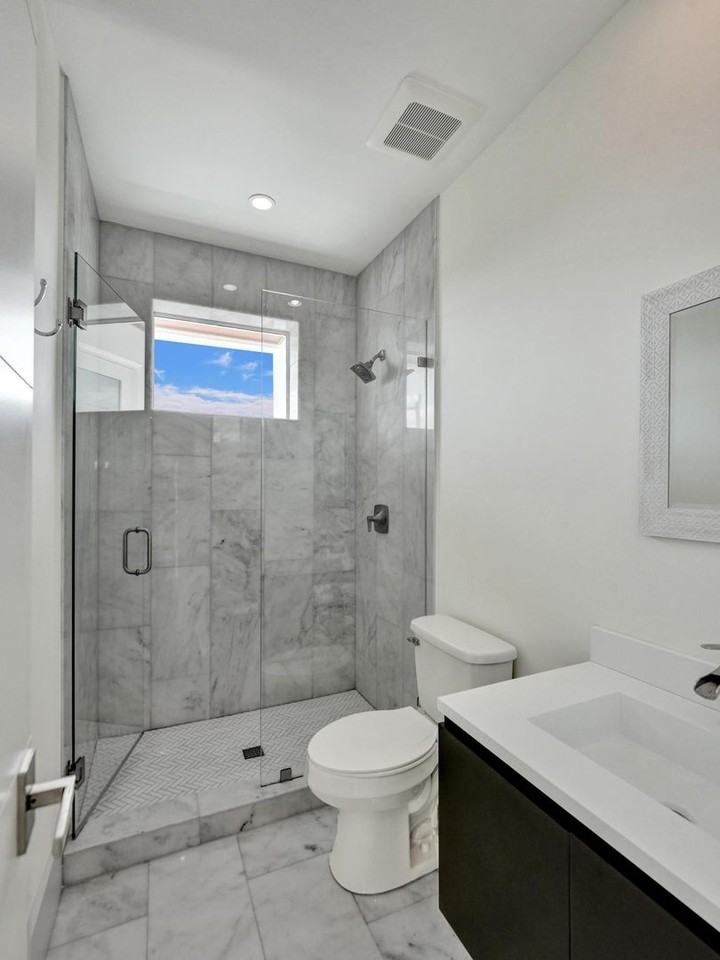 1713 N Riverside Dr - Photo 3 of 50