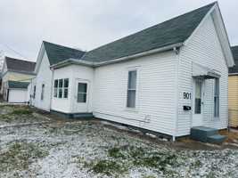 featured image of 901 E Oak St