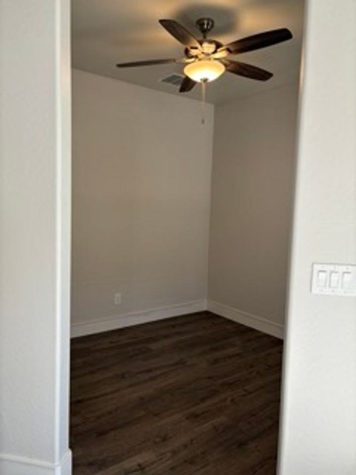 1673 Stratford Pl - Photo 2 of 10