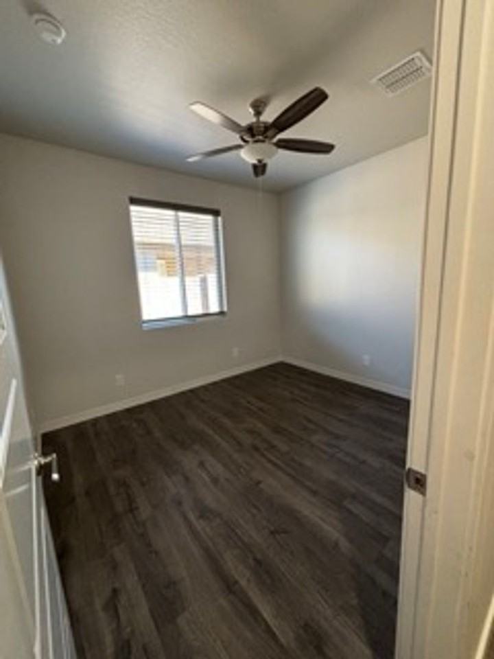 1673 Stratford Pl - Photo 4 of 10