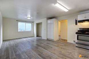 906 W 29th Place - Photo 1 of 1