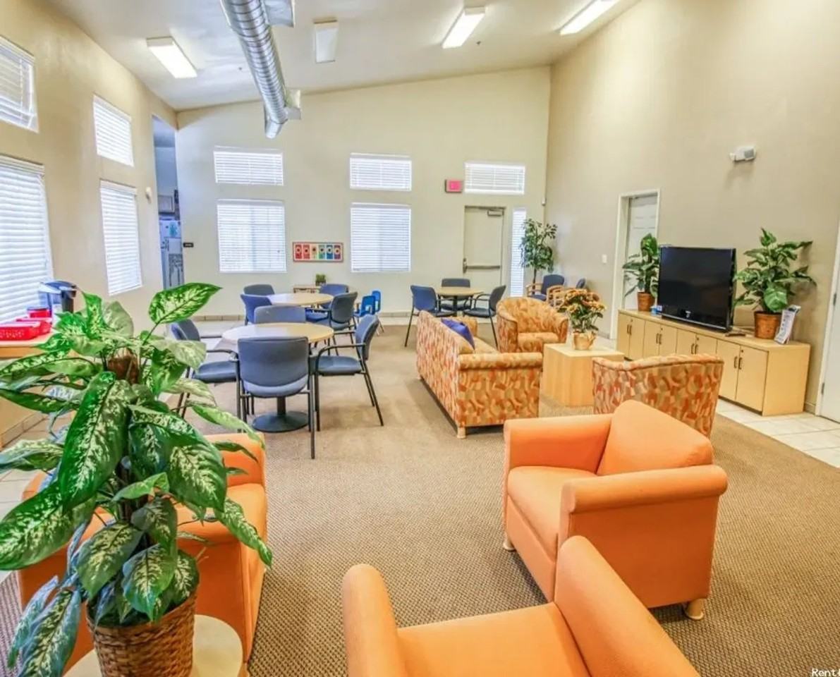 Summerview Apartments - Photo 2 of 8