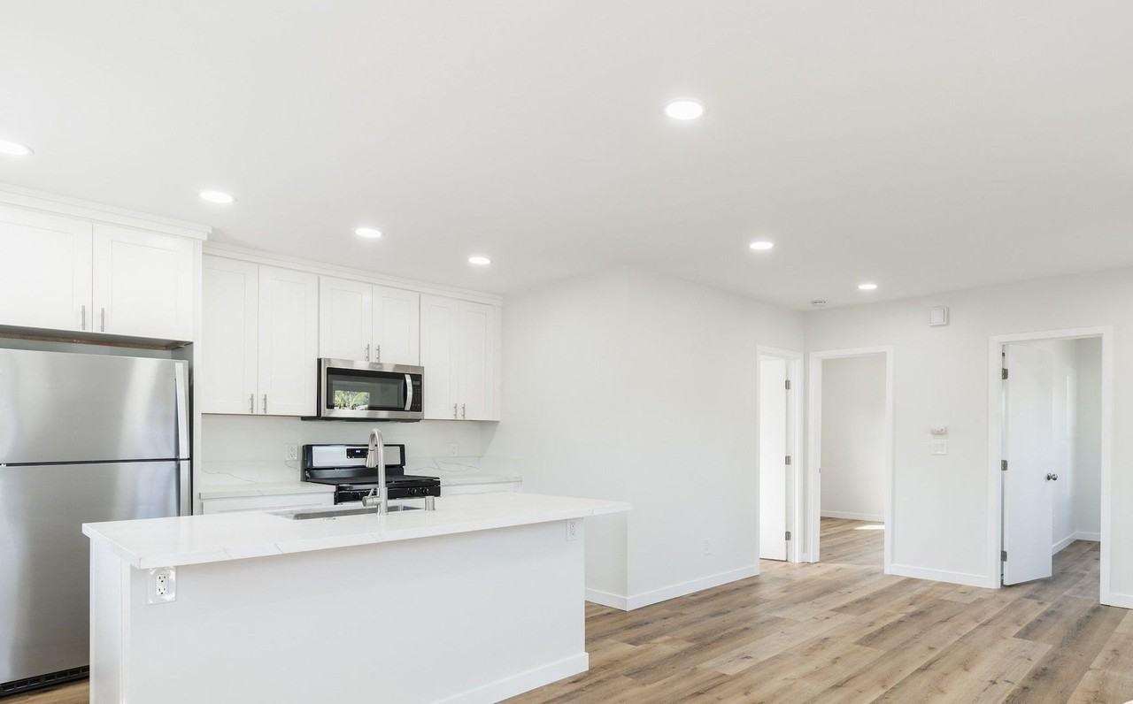 305 Holly St - Photo 2 of 14