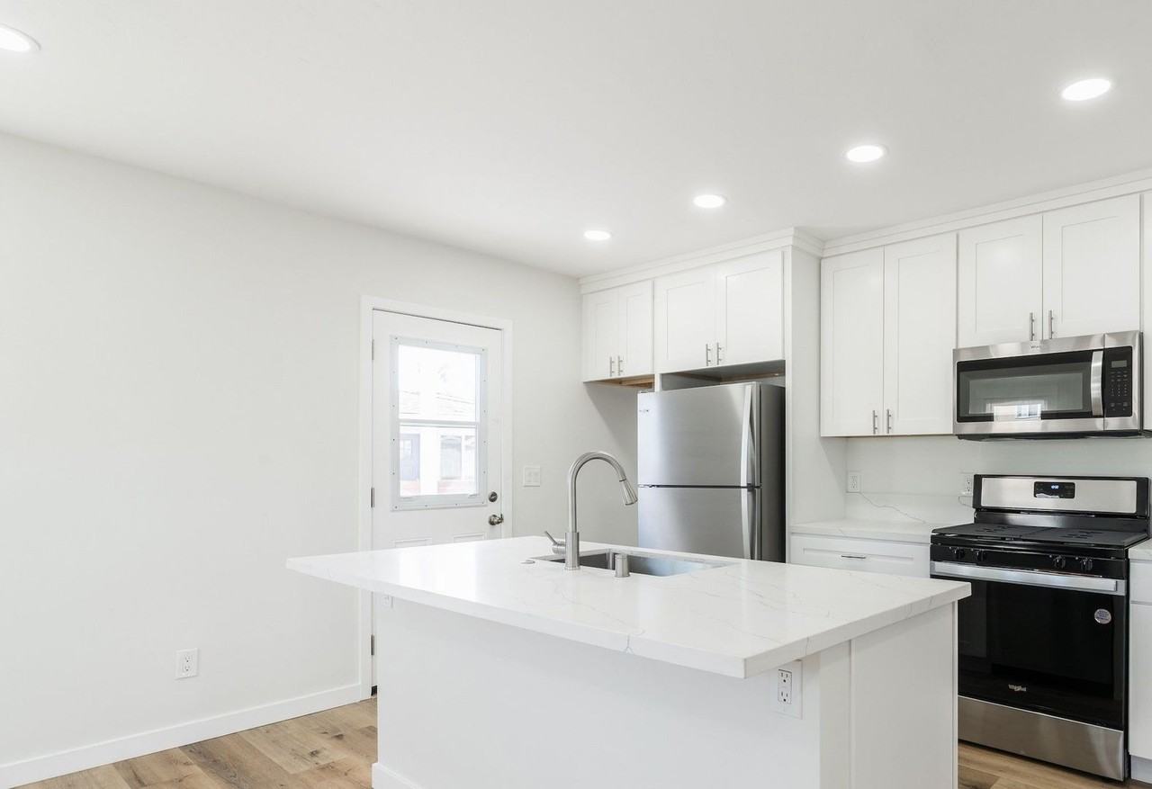 305 Holly St - Photo 5 of 14