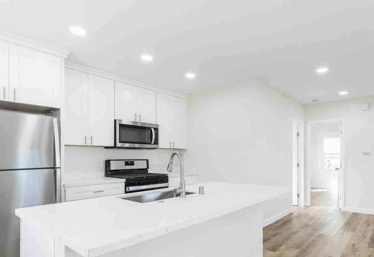 305 Holly St - Photo 6 of 14