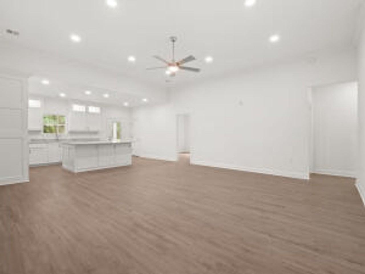 308 W Schweitzer Ave - Photo 3 of 13