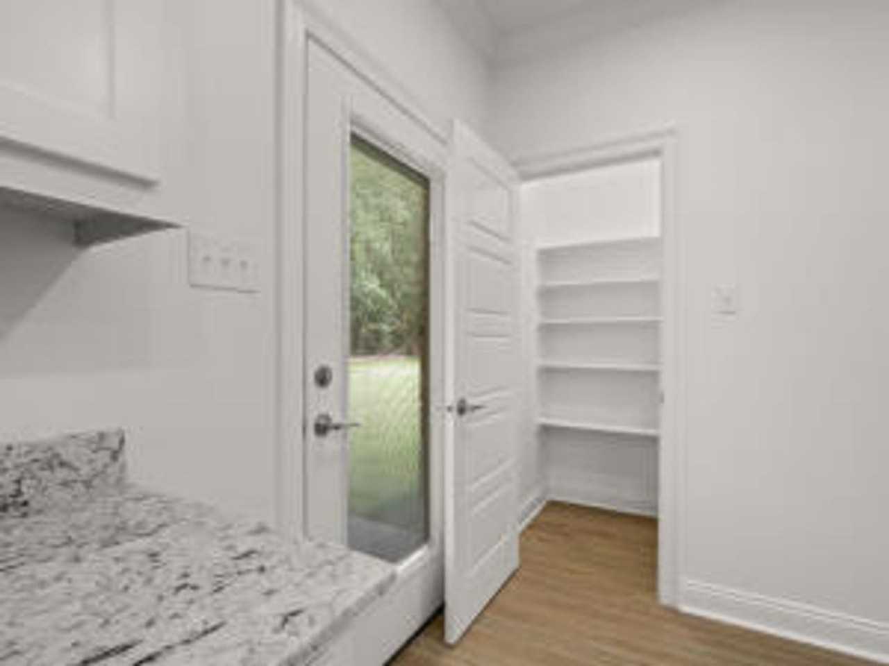 308 W Schweitzer Ave - Photo 5 of 13