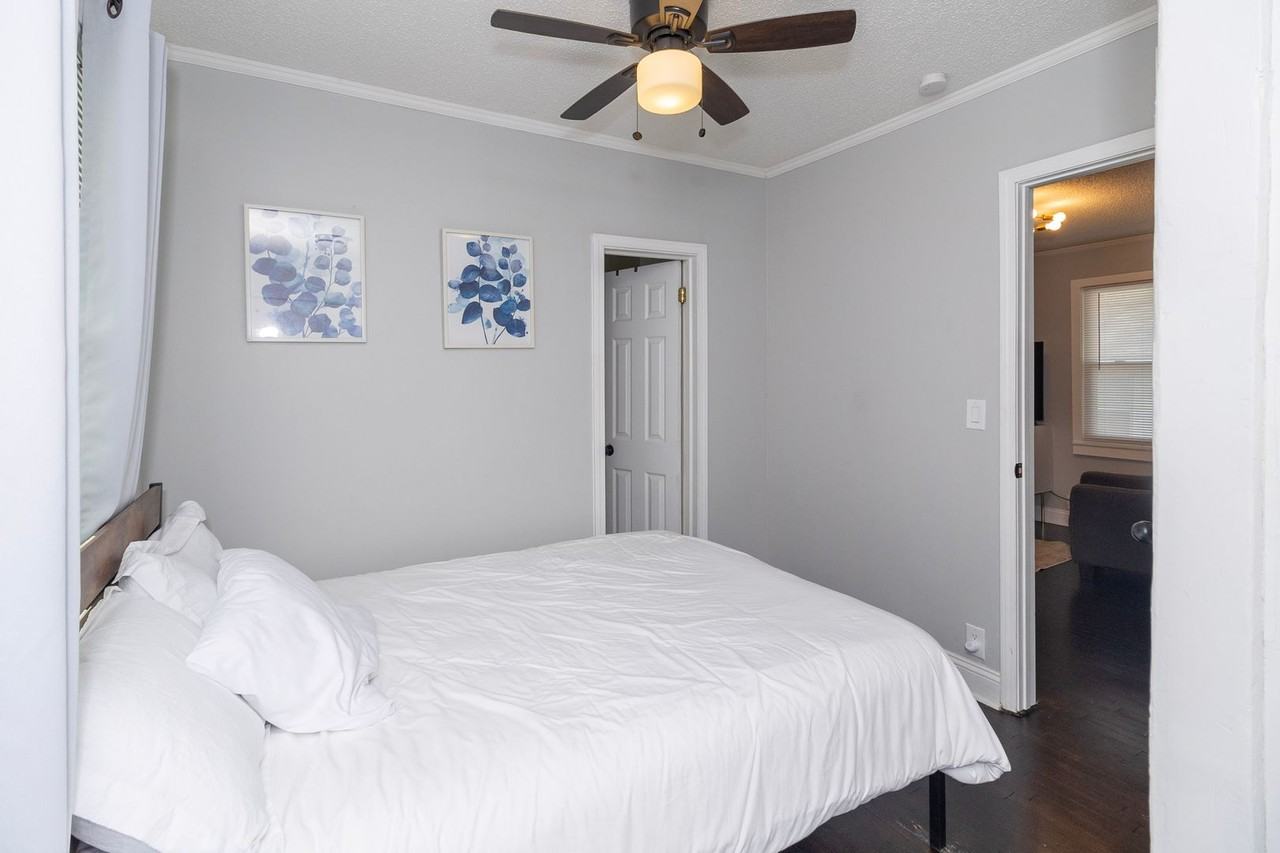 2922 W 43rd Ter - Photo 3 of 13