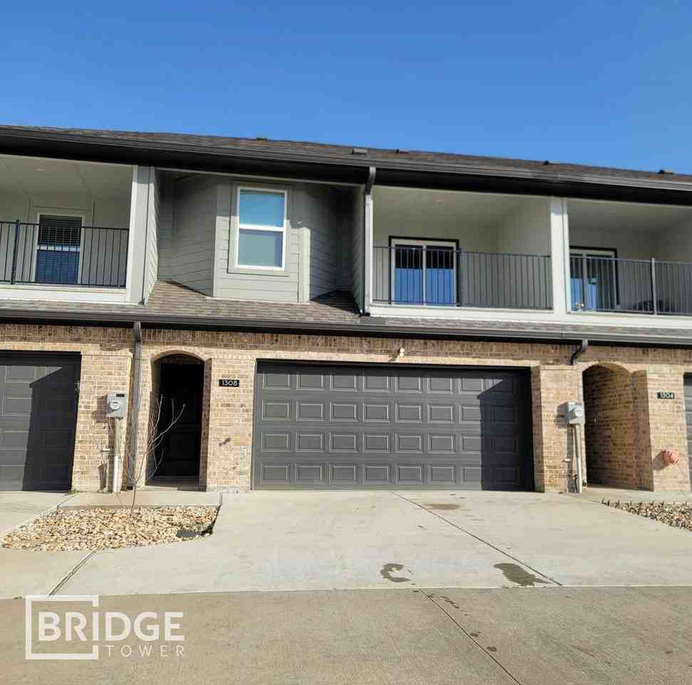 1008 E Golden Ln - Photo 2 of 13