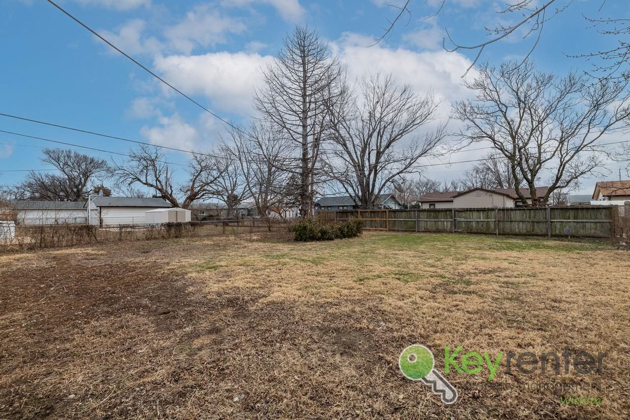 1615 W Haskell St - Photo 3 of 22