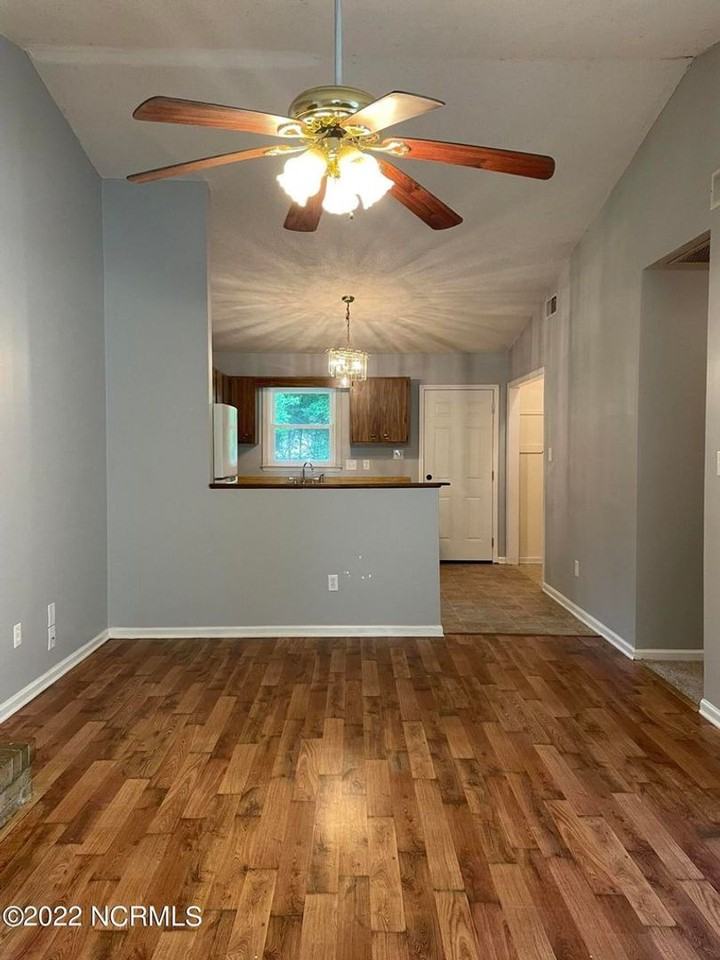406 Cedar Creek Dr - Photo 4 of 12