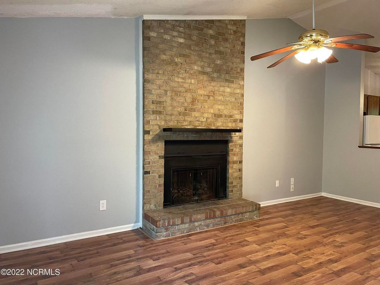 406 Cedar Creek Dr - Photo 3 of 12