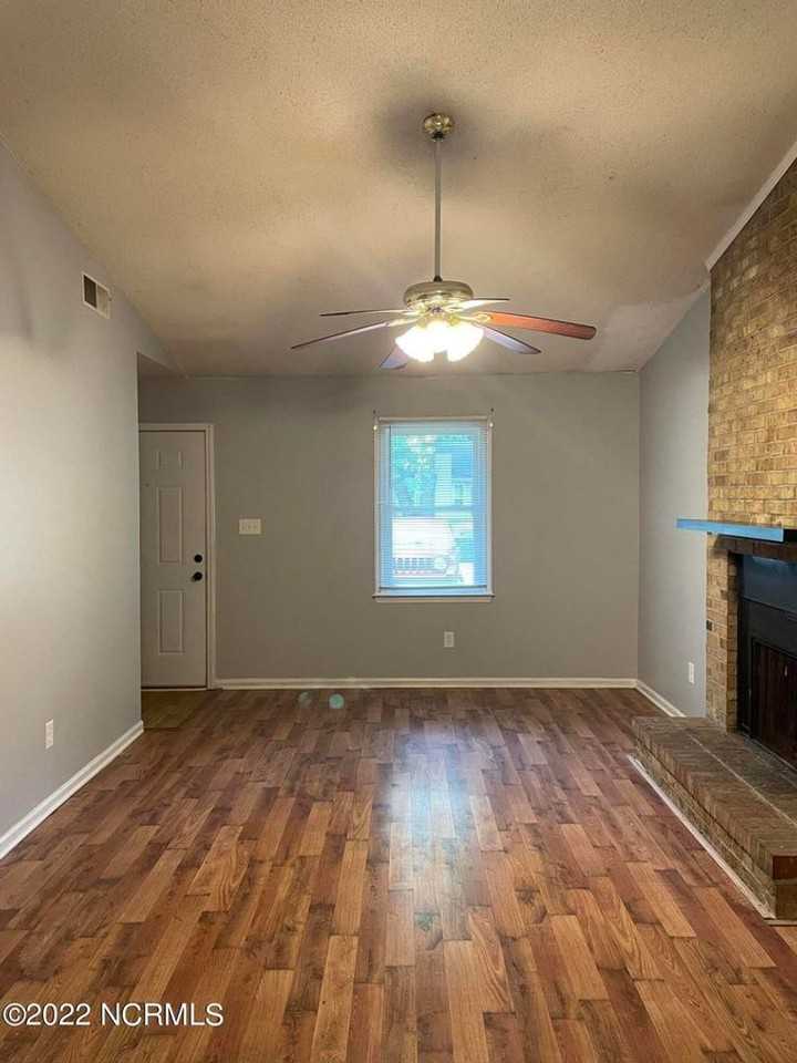 406 Cedar Creek Dr - Photo 2 of 12
