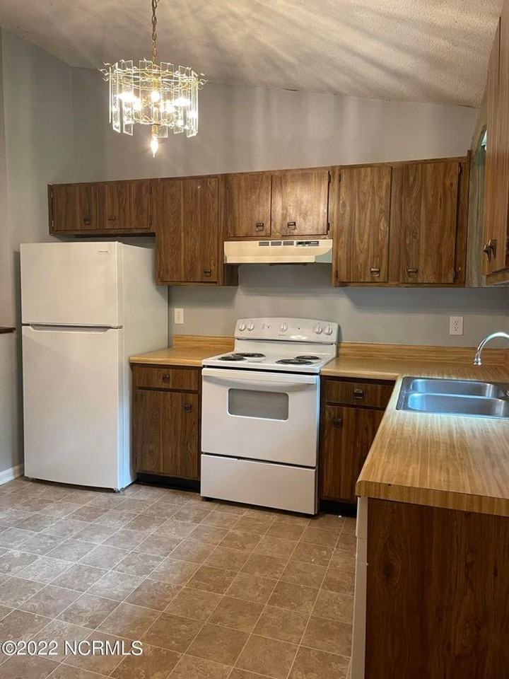 406 Cedar Creek Dr - Photo 5 of 12