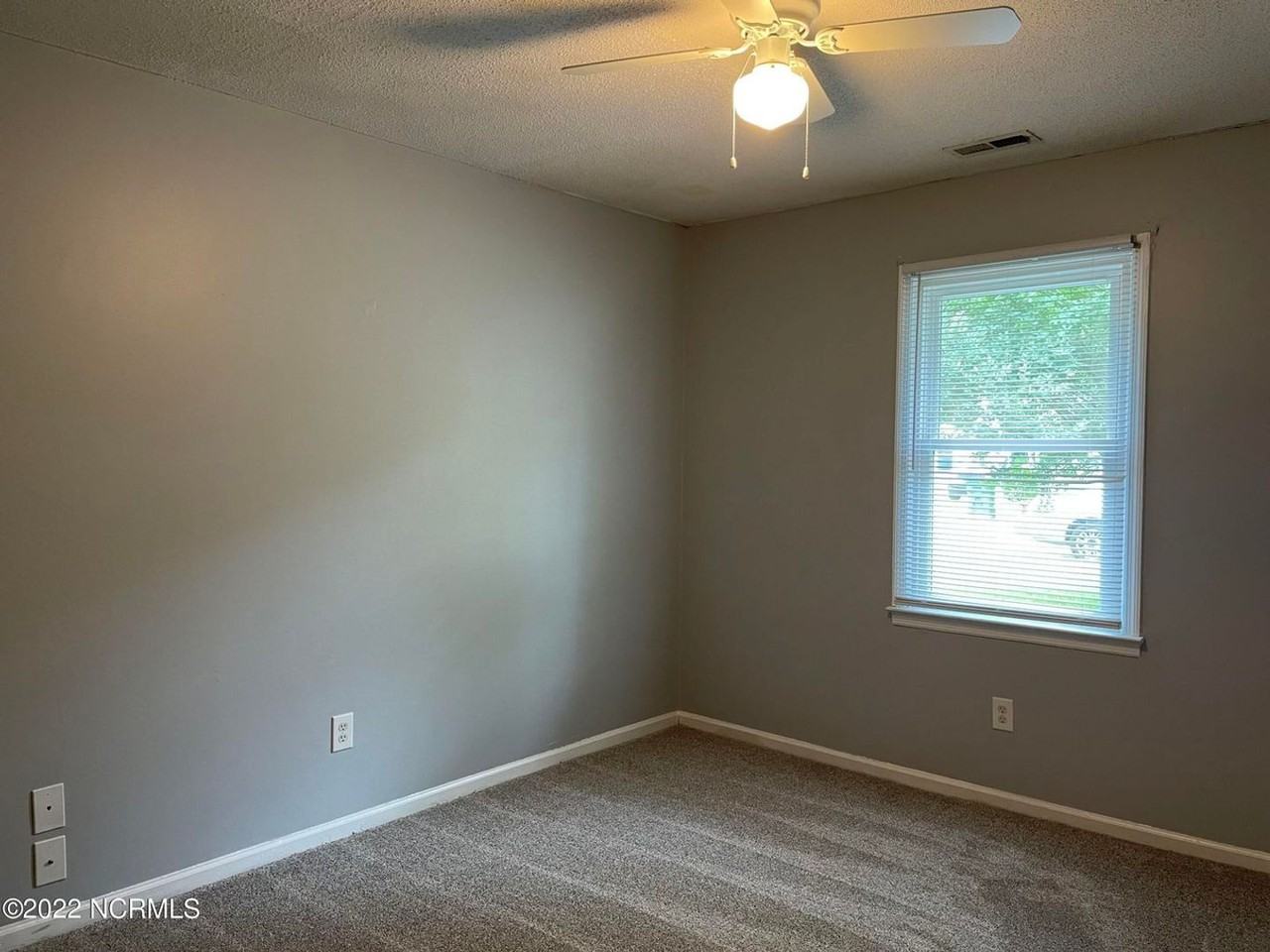406 Cedar Creek Dr - Photo 7 of 12