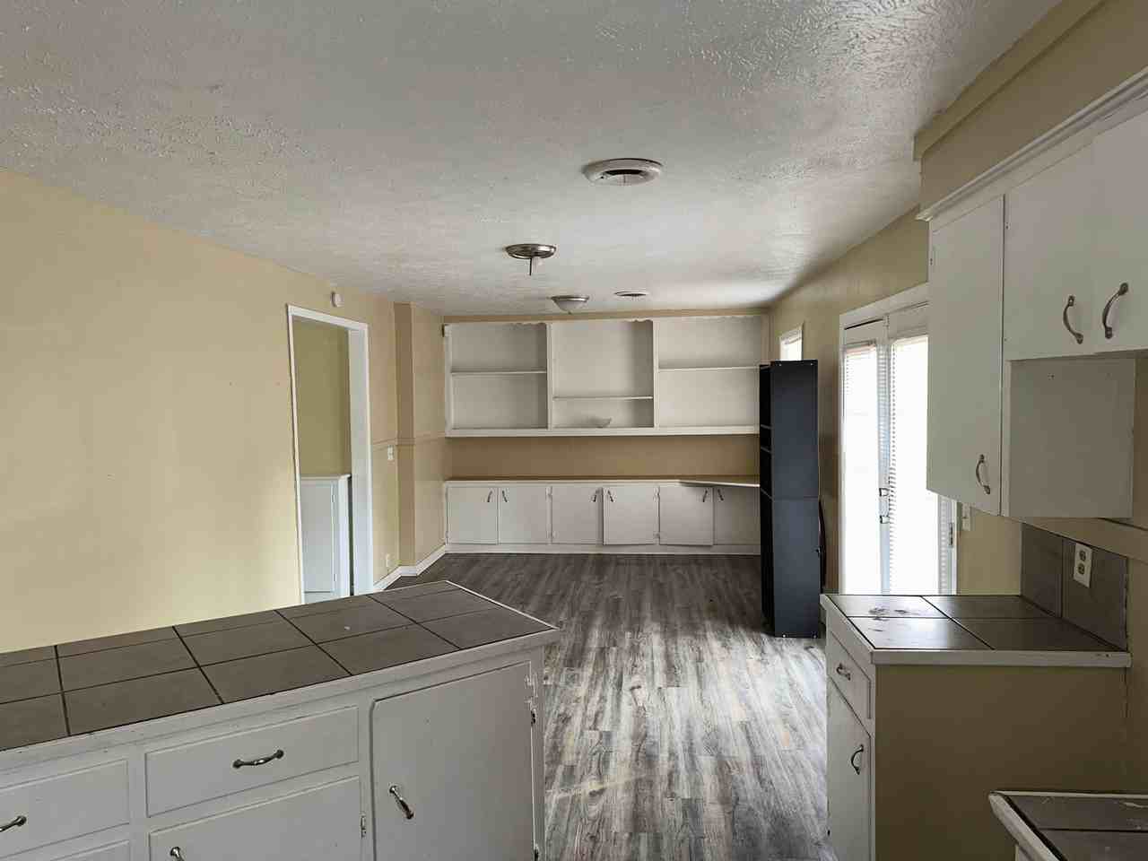1925 Catalina Dr - Photo 3 of 9