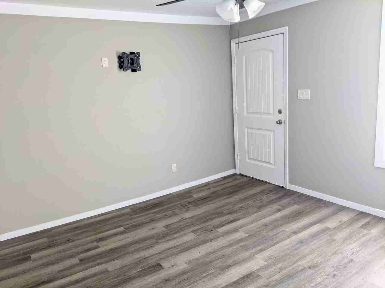 812 Sw 8th St - Photo 3 of 6