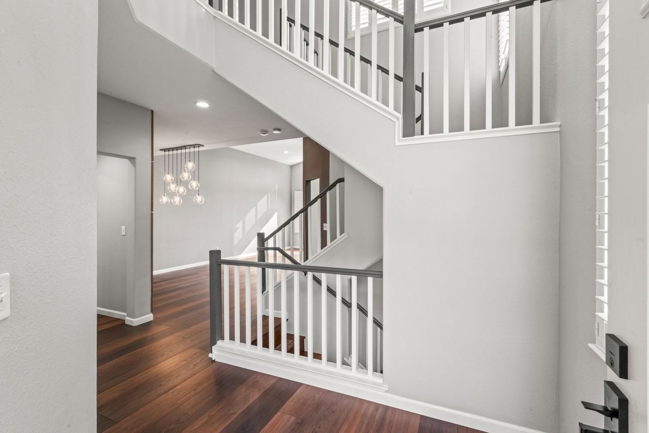 129 Highcrest Ln - Photo 2 of 33