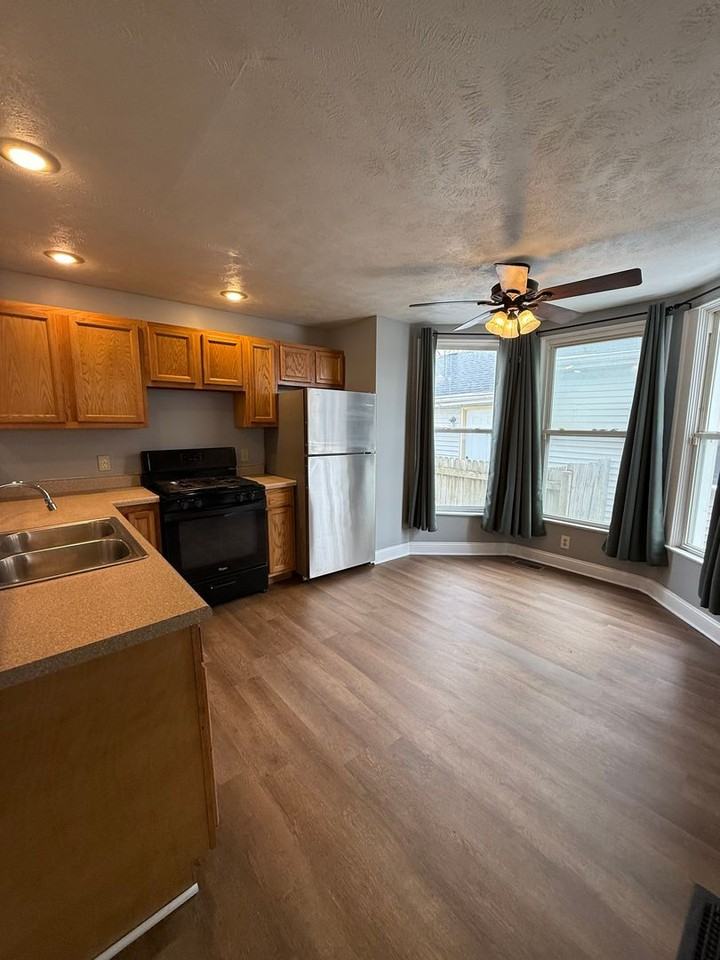 502 S Gridley St - Photo 6 of 15