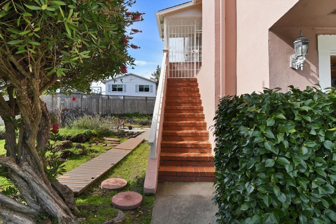 331 Forest Park Ct - Photo 4 of 37